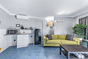 AIRLIE SUN & SAND  4