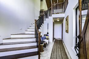 Hale Kaweonui 3 Bedroom Home by RedAwning