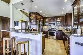 Hale Kaweonui 3 Bedroom Home by RedAwning