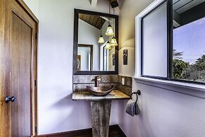 Hale Kaweonui 3 Bedroom Home by RedAwning