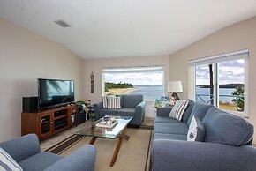 Pau Pau Beach Estate 5 Bedroom Home