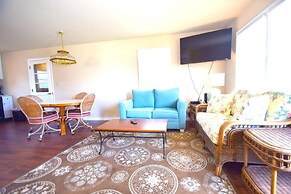 Bayshore Drive 211 3 Bedroom Home by RedAwning