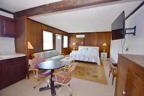 Bayshore Drive 211 3 Bedroom Home by RedAwning