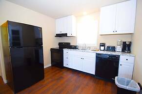 Bayshore Drive 211 3 Bedroom Home by RedAwning