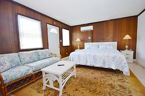 Bayshore Drive 211 3 Bedroom Home by RedAwning