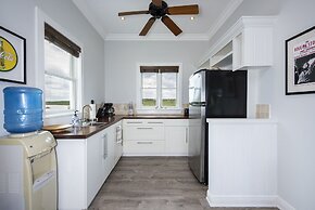 Salty Dolphin 4 Bedroom Home