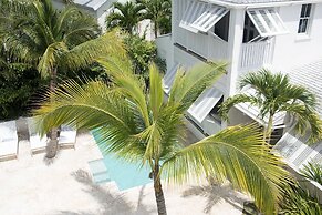 Conch Shell Harbour Island 5 Bedroom Home