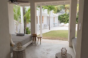 Conch Shell Harbour Island 5 Bedroom Home