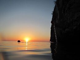 Palm Bluff 2 Bedroom Cottage