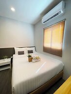 De Lux Bangkok Hotel