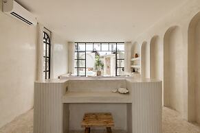 Luxe & Unique Honeymoon Bocami Suites- 2 by Azure