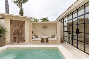 Luxe & Unique Honeymoon Bocami Suites- 2 by Azure