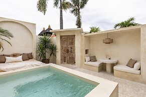 Luxe & Unique Honeymoon Bocami Suites- 2 by Azure