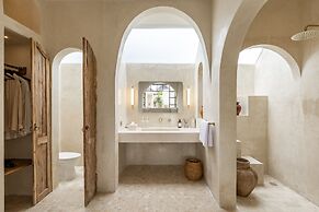 Luxe & Unique Honeymoon Bocami Suites- 2 by Azure