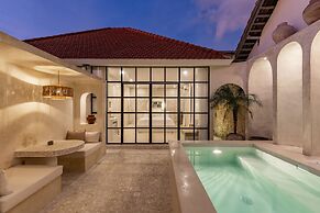 Luxe & Unique Honeymoon Bocami Suites- 2 by Azure