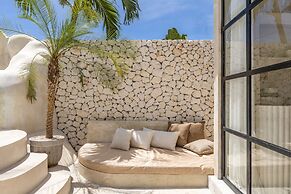 Luxe & Unique Honeymoon Bocami Suites-1 By Azure