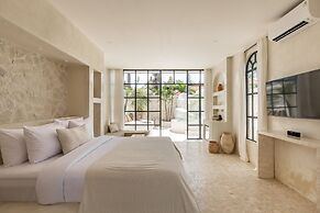 Luxe & Unique Honeymoon Bocami Suites-1 By Azure