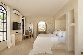 Luxe & Unique Honeymoon Bocami Suites-1 By Azure