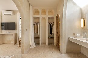 Luxe & Unique Honeymoon Bocami Suites-1 By Azure