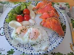 B&B and Self Catering Mon Petit Cottage