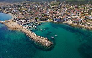 Beachfront House Marlot