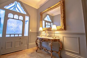 Fabulously Unique 3BD Home Sunderland