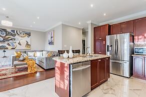 Luxury Villa - Mississauga Square One