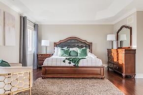 Luxury Villa - Mississauga Square One