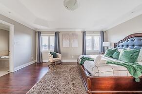 Luxury Villa - Mississauga Square One