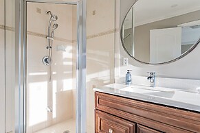 Luxury Villa - Mississauga Square One