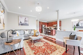 Luxury Villa - Mississauga Square One