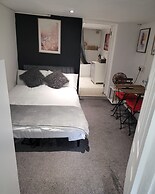 Hidden Treasure- 2 Beds Sleeps 3 Gillingham