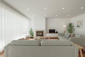 Modern Grand Seaside SEA View