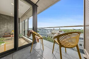 Laid back living with city views