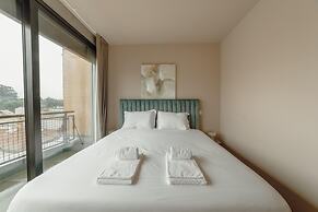 City Center Premium Apartment by Vacationy