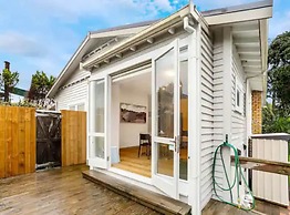 Lovely 3-Bedroom Home With Free Parking