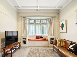 Lovely 3-Bedroom Home With Free Parking