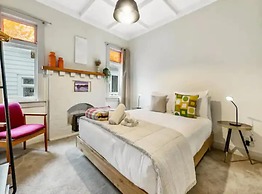 Lovely 3-Bedroom Home With Free Parking