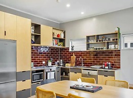 Lovely 3-Bedroom Home With Free Parking