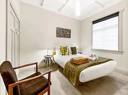 Lovely 3-Bedroom Home With Free Parking