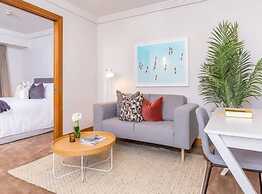 Stylish Central City Apartment With  Pool & Gym