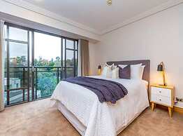 Stylish Central City Apartment With  Pool & Gym