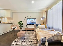 Spacious Apartment In Central Auckland