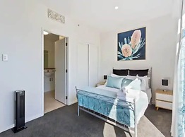 Stunning Sky Tower View Studio Pool And Gym!