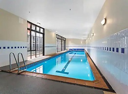 Stunning Sky Tower View Studio Pool And Gym!