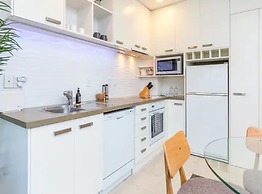 Gorgeous  Apartment With Nice View, Pool & Gym!