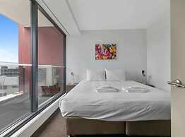 Relaxing Two Bedroom Apt With Balcony!