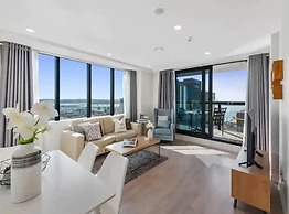 Just Opposite To Sky Tower, 2 Bed 2 Bath In Cbd