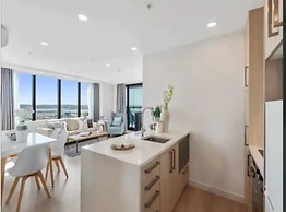 Just Opposite To Sky Tower, 2 Bed 2 Bath In Cbd