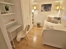 Stylish, Unique Loft. Superb Location On Queen St